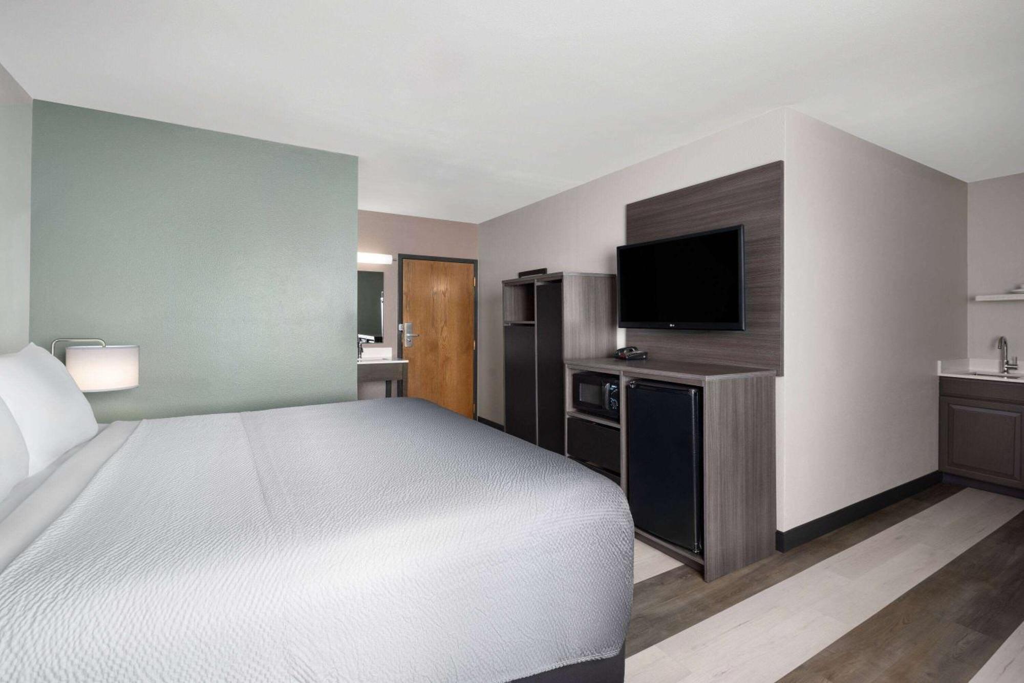 Отель Super 8 By Wyndham Columbus Экстерьер фото